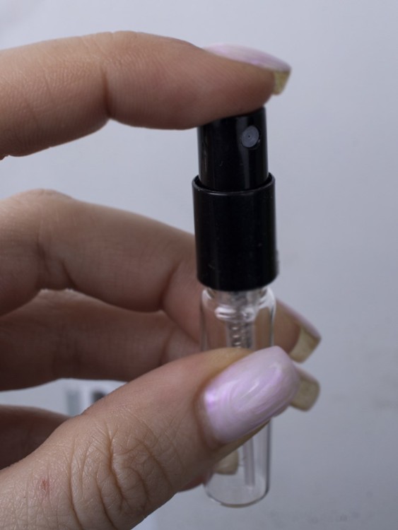 Атомайзер 2мл стекло захлапывающиеся спрей черный