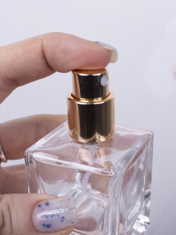 Флаконы 30мл стекло спрей квадрат бежевая крышка