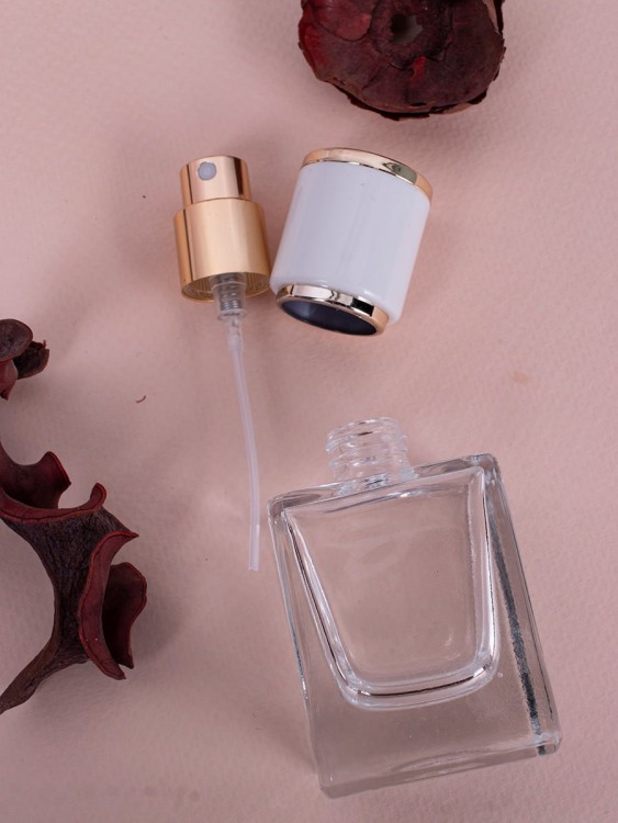 Флаконы 30мл стекло спрей квадрат бежевая крышка