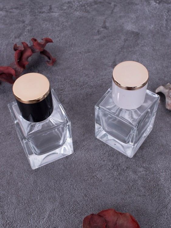Флаконы 30мл стекло спрей квадрат бежевая крышка